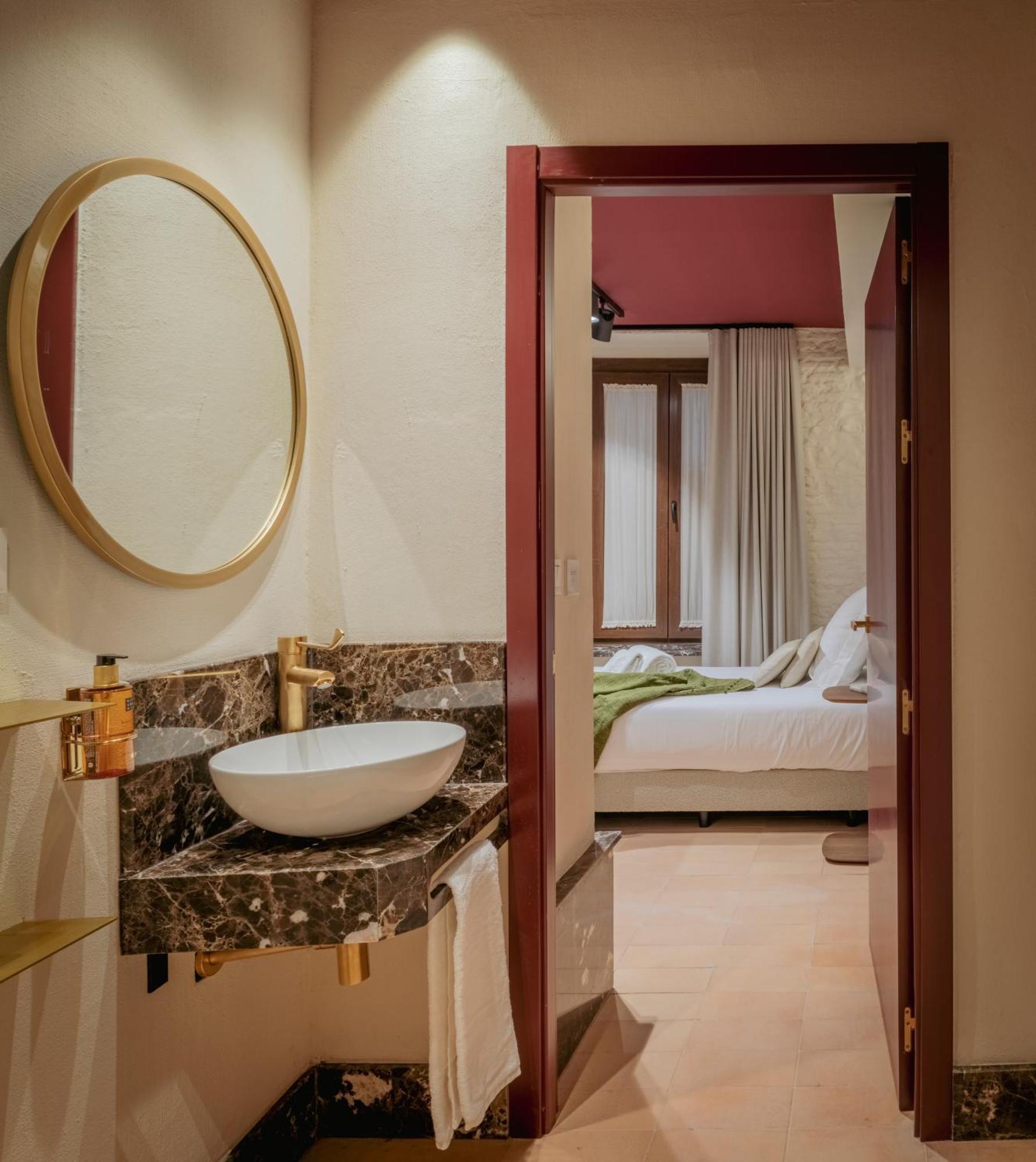 Lirium Casa Patio Hotel Seville Room photo