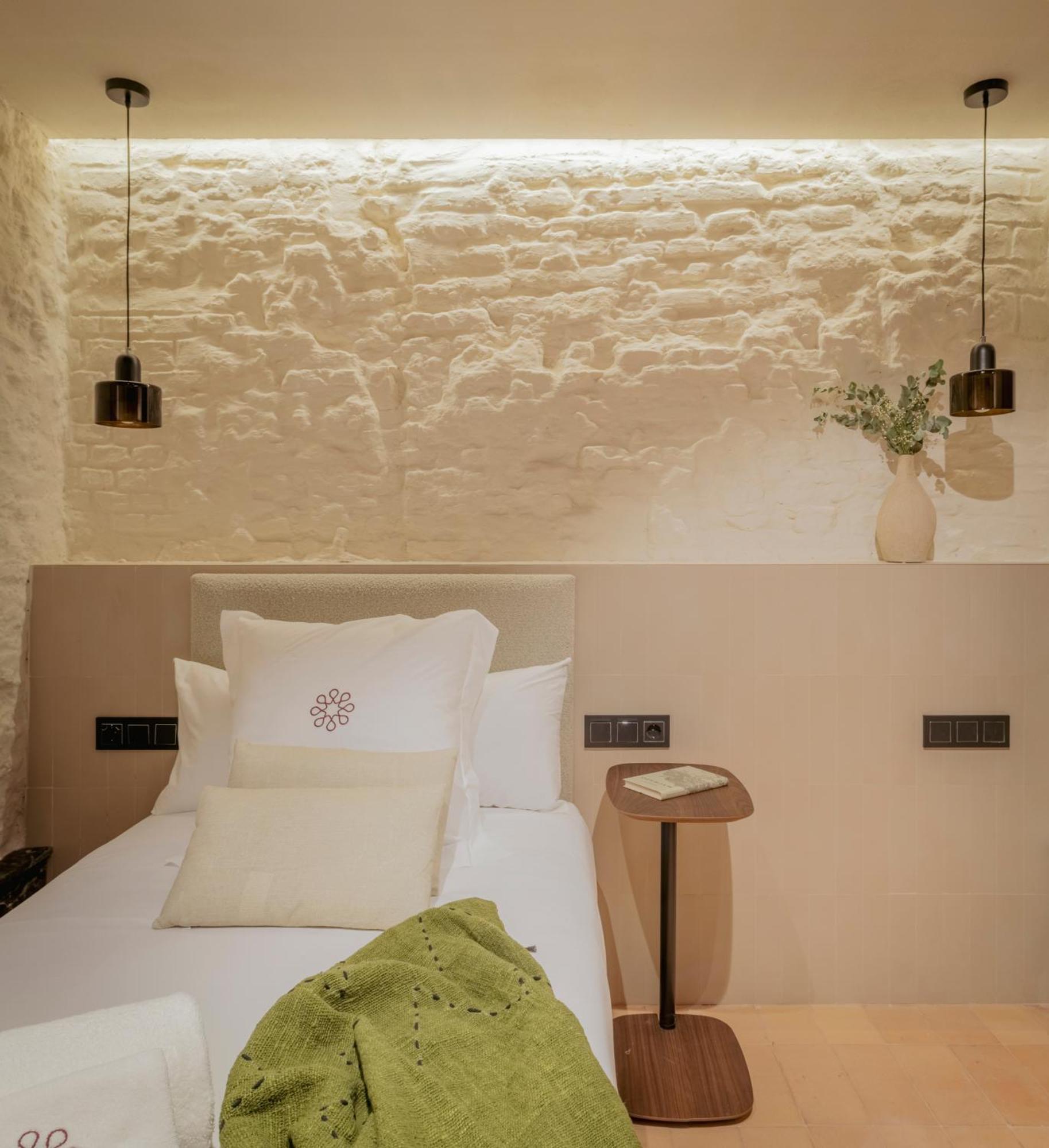 Lirium Casa Patio Hotel Seville Room photo